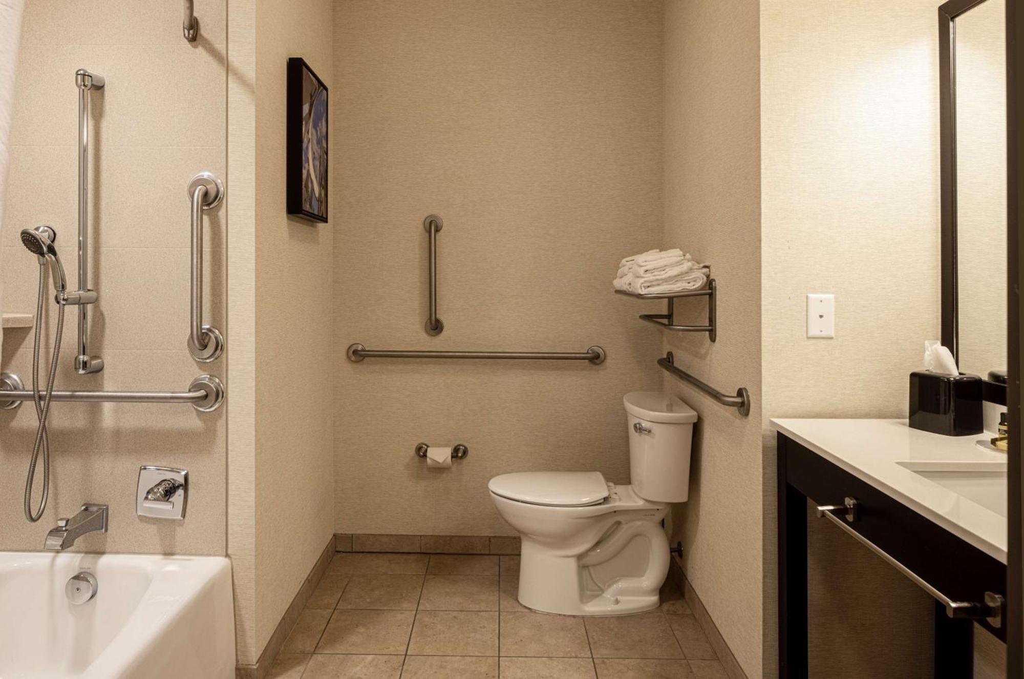 Best Western Plus Franciscan Square Inn&Suites Steubenville Exterior foto