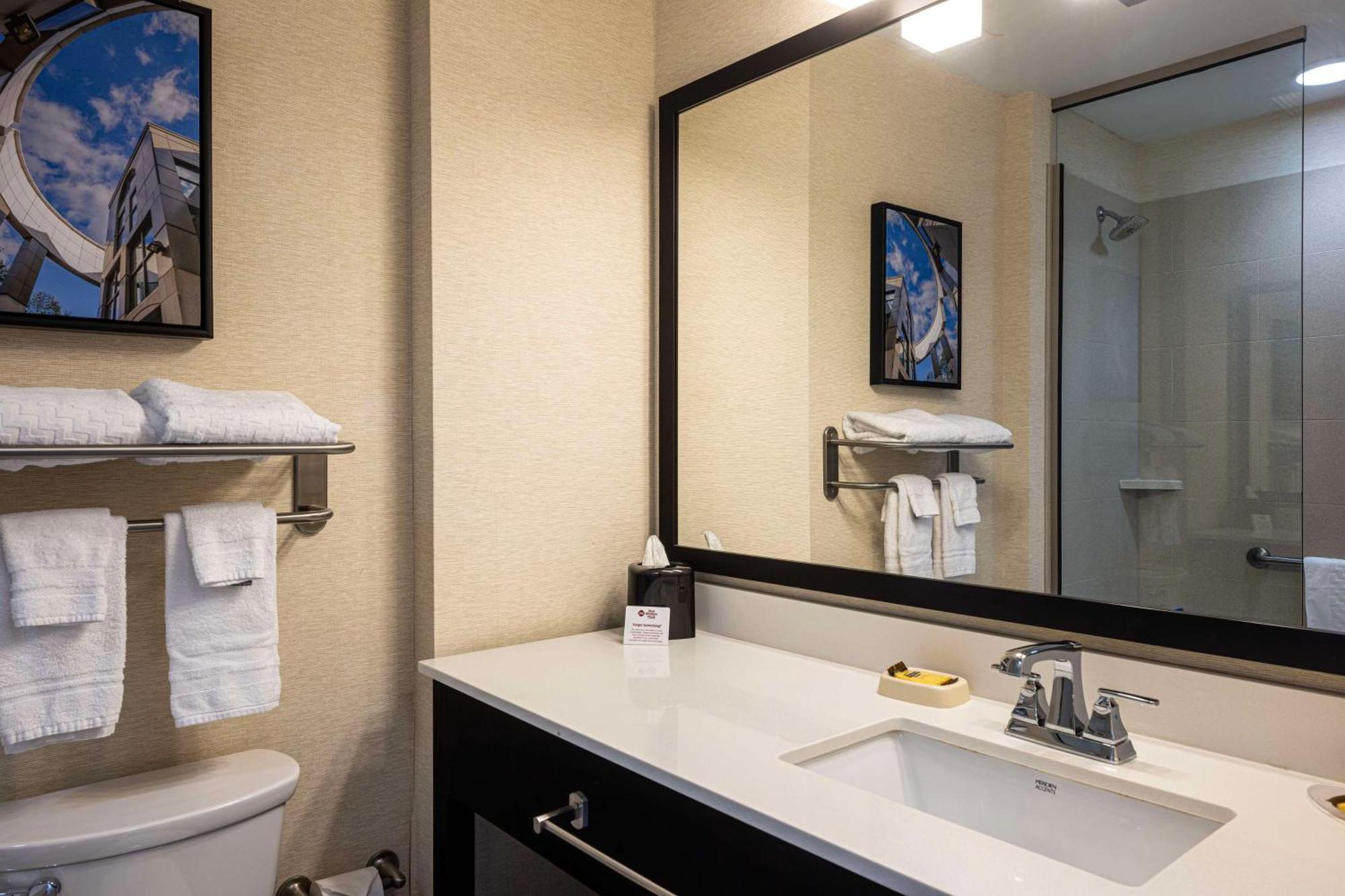 Best Western Plus Franciscan Square Inn&Suites Steubenville Exterior foto