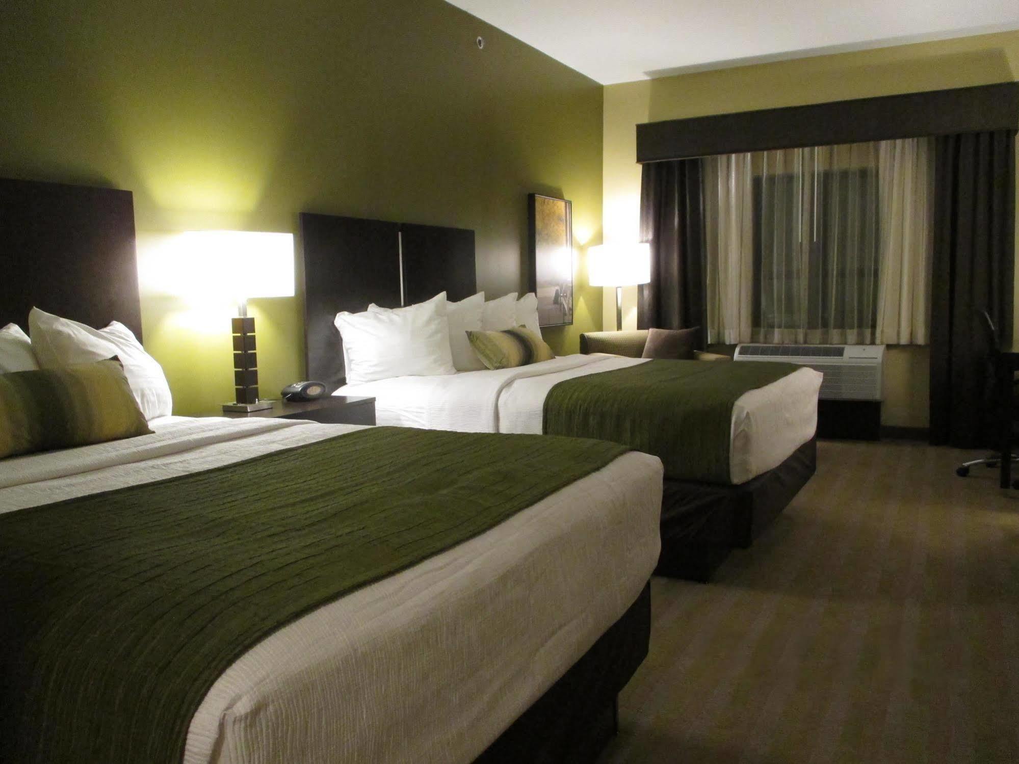 Best Western Plus Franciscan Square Inn&Suites Steubenville Exterior foto